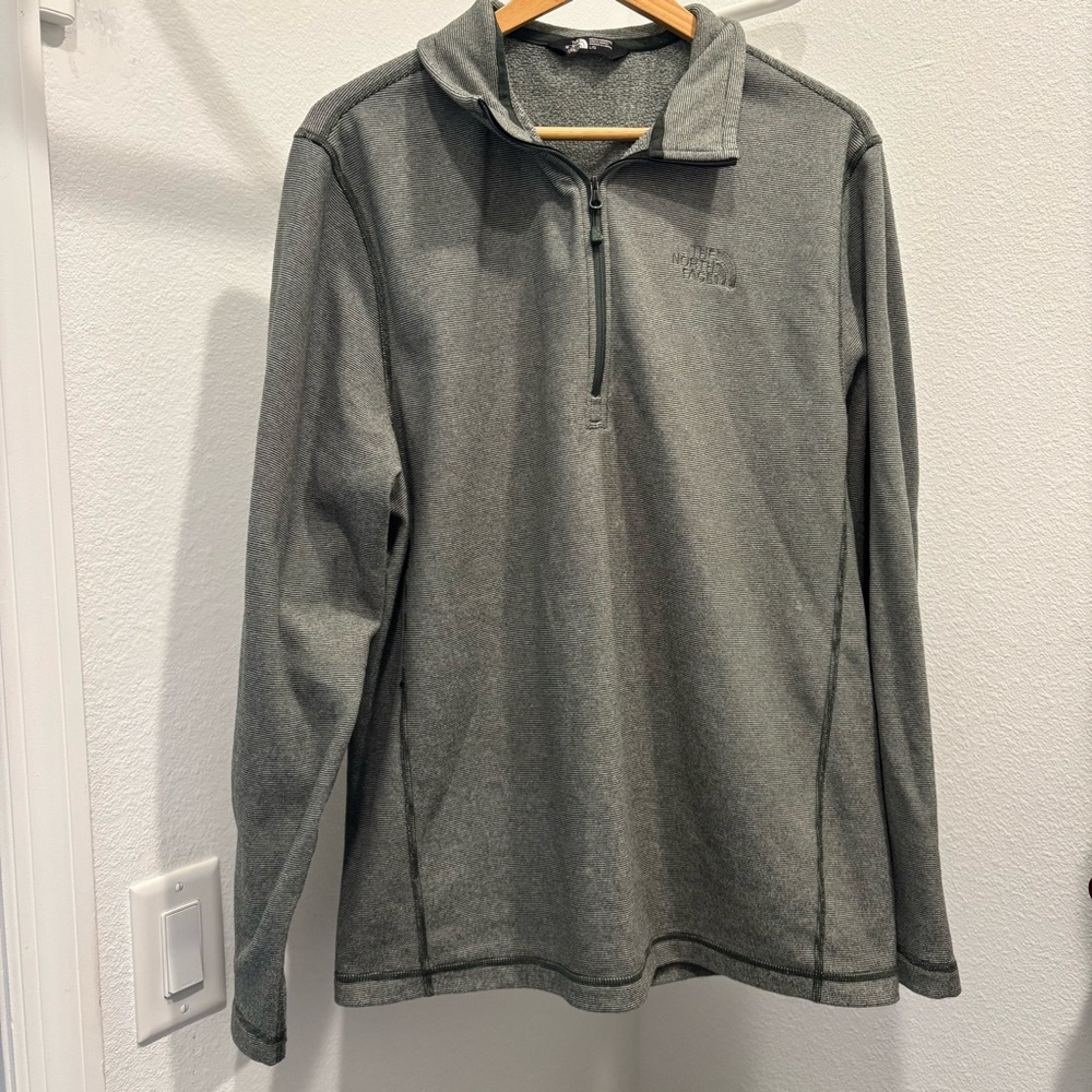 The North Face Men’s Green Pullover